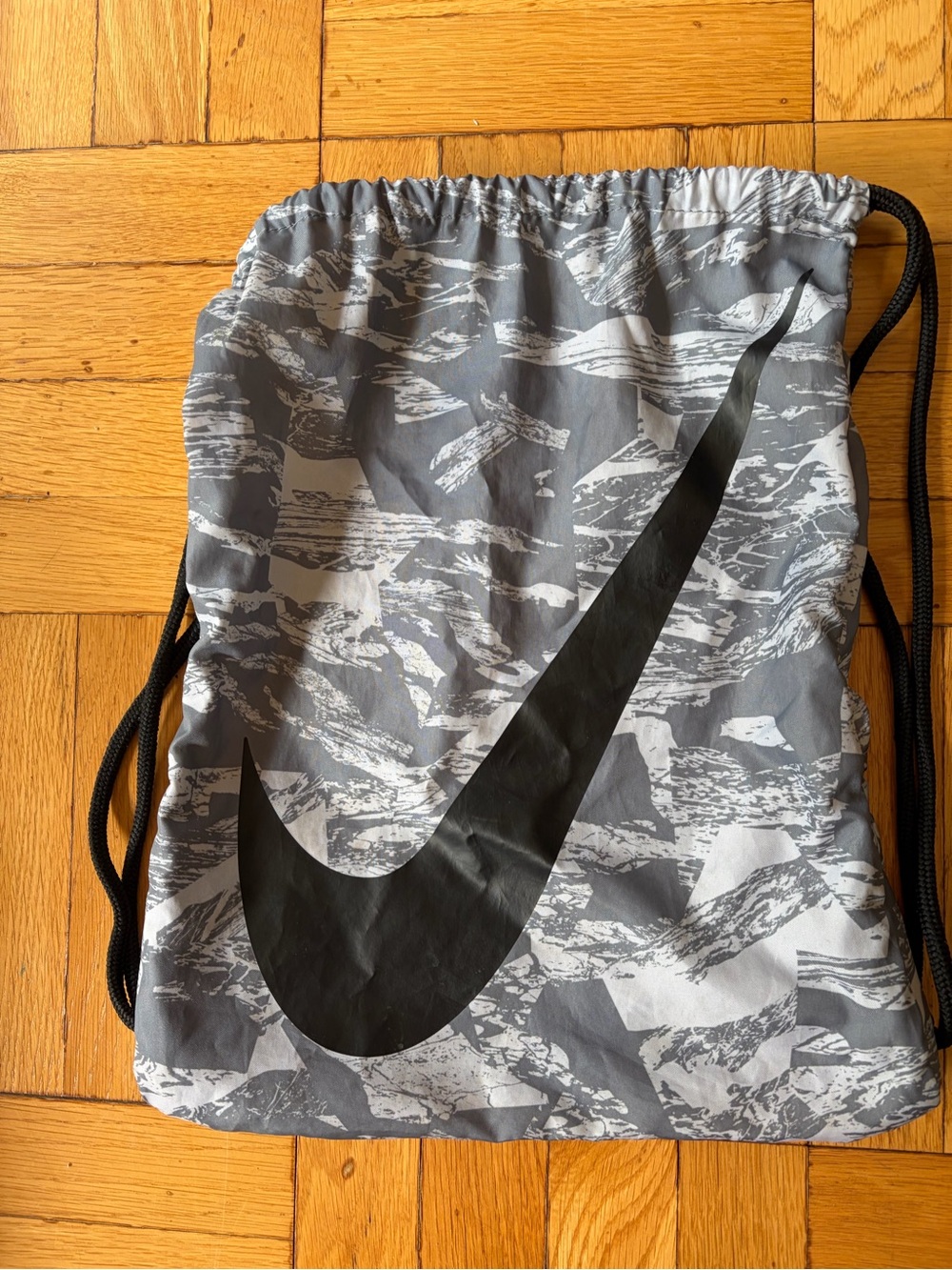 Nike Gray Camo Drawstring Gym Sack Back Pack. Nylon Lightweight. Soccer / School